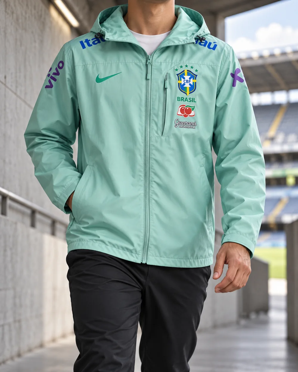 La veste COPA portée à l’entrée d’un stade